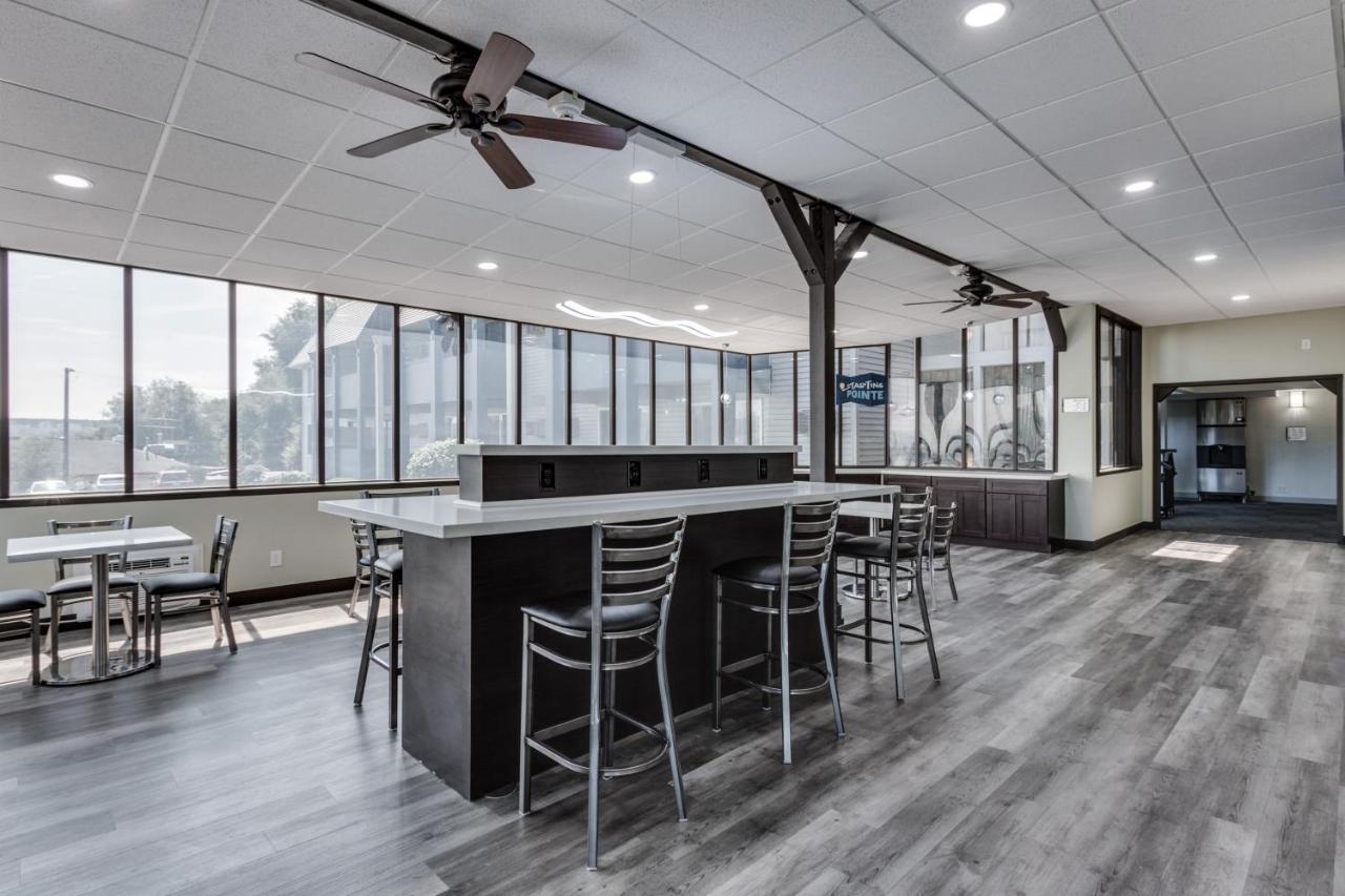 Days Inn & Suites By Wyndham Spokane Exteriör bild