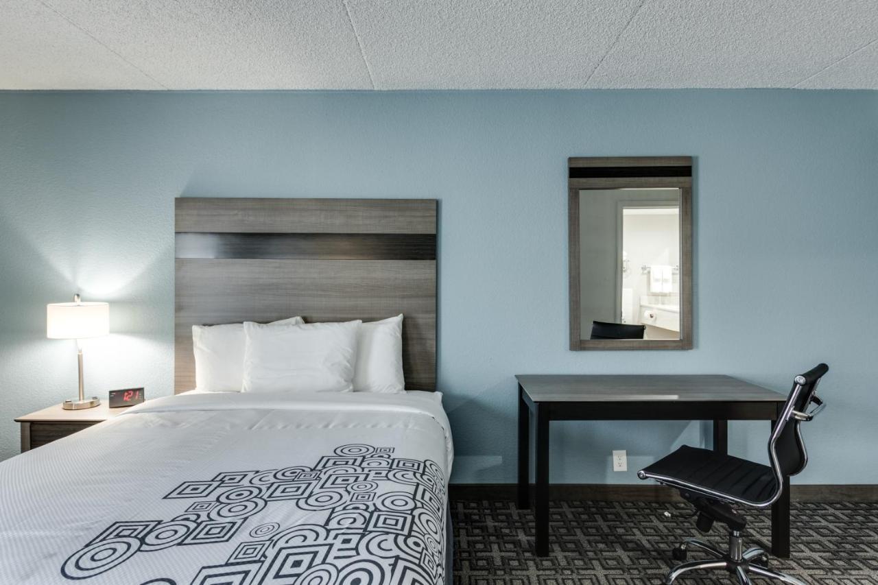 Days Inn & Suites By Wyndham Spokane Exteriör bild