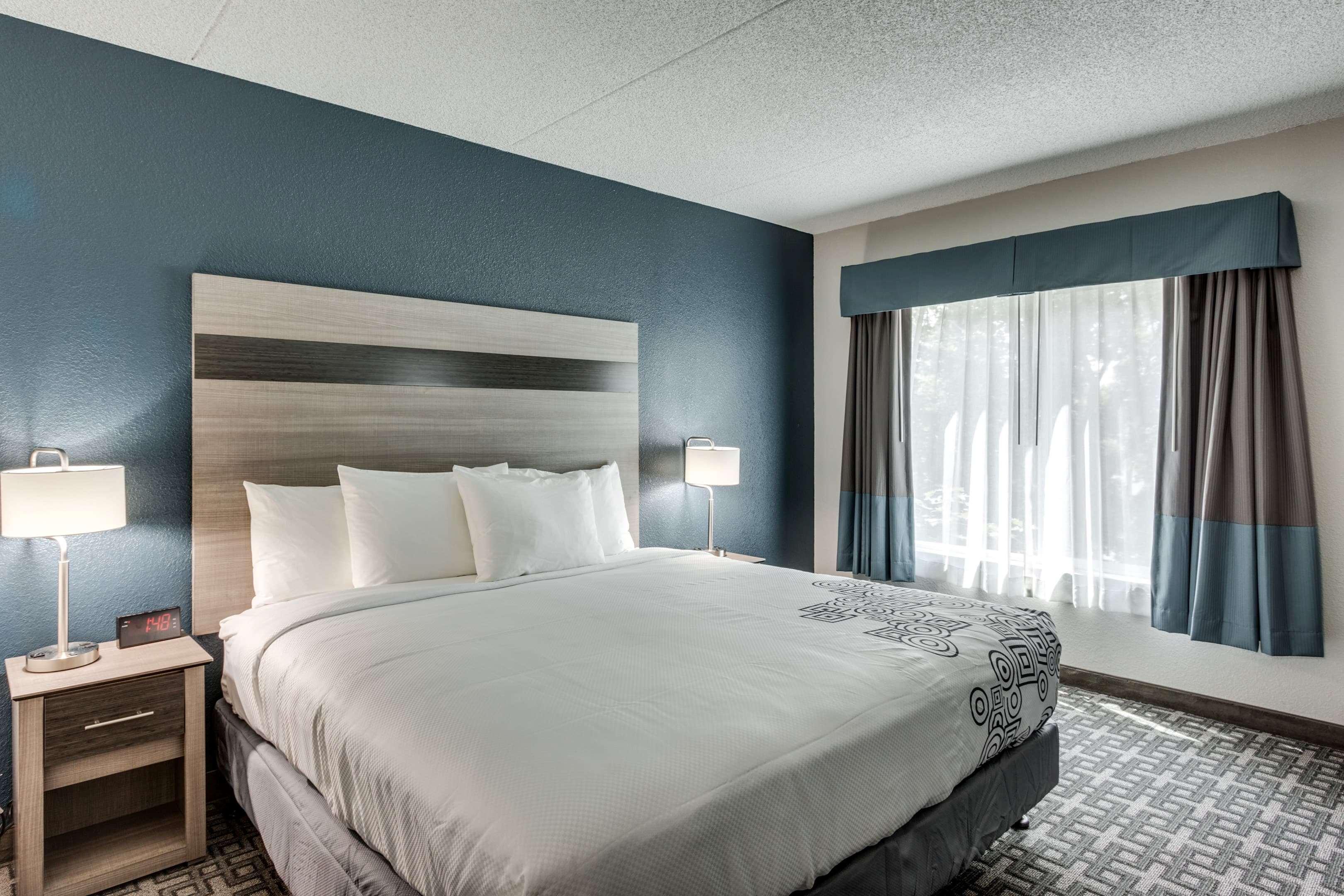Days Inn & Suites By Wyndham Spokane Exteriör bild