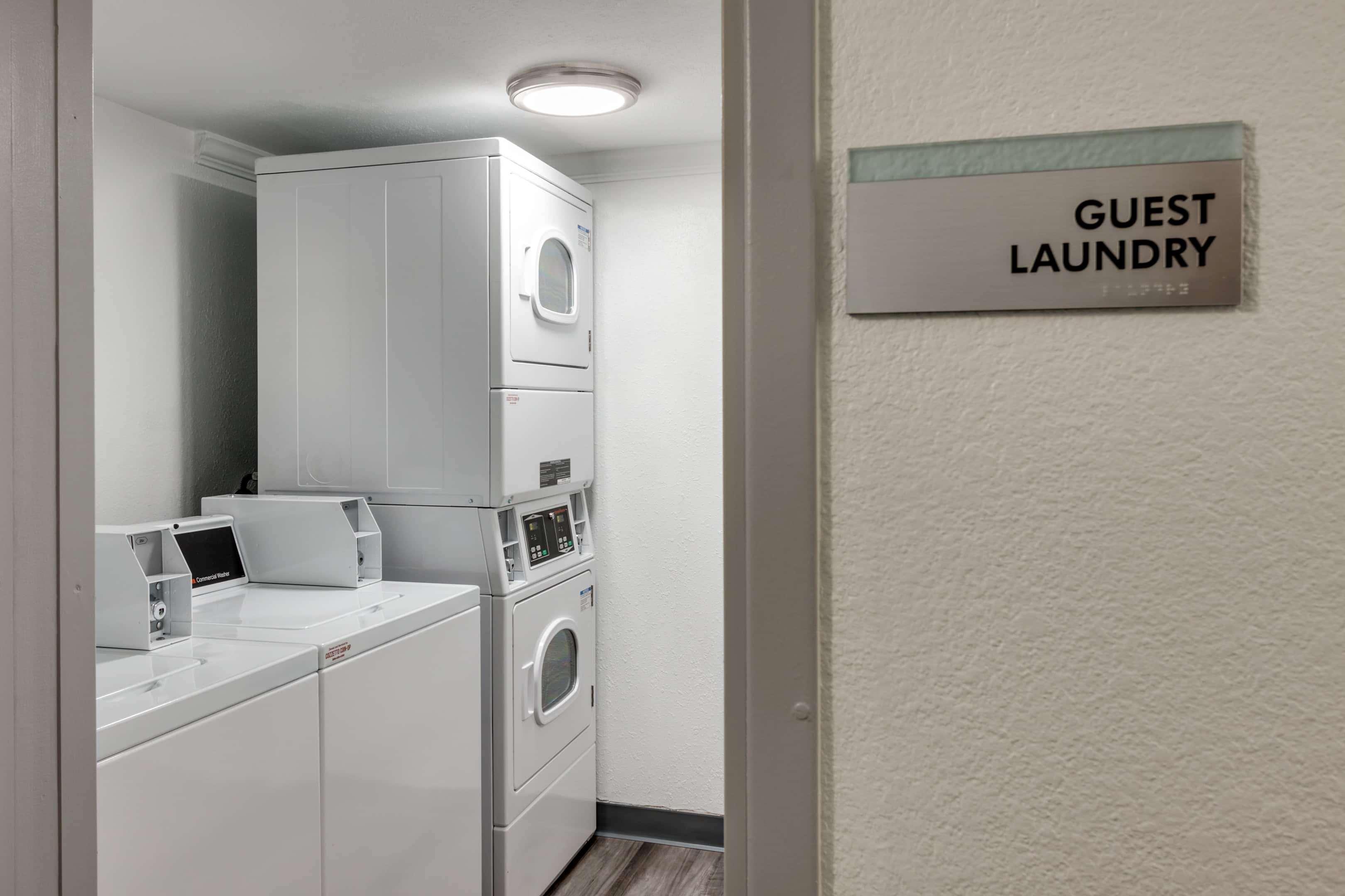 Days Inn & Suites By Wyndham Spokane Exteriör bild