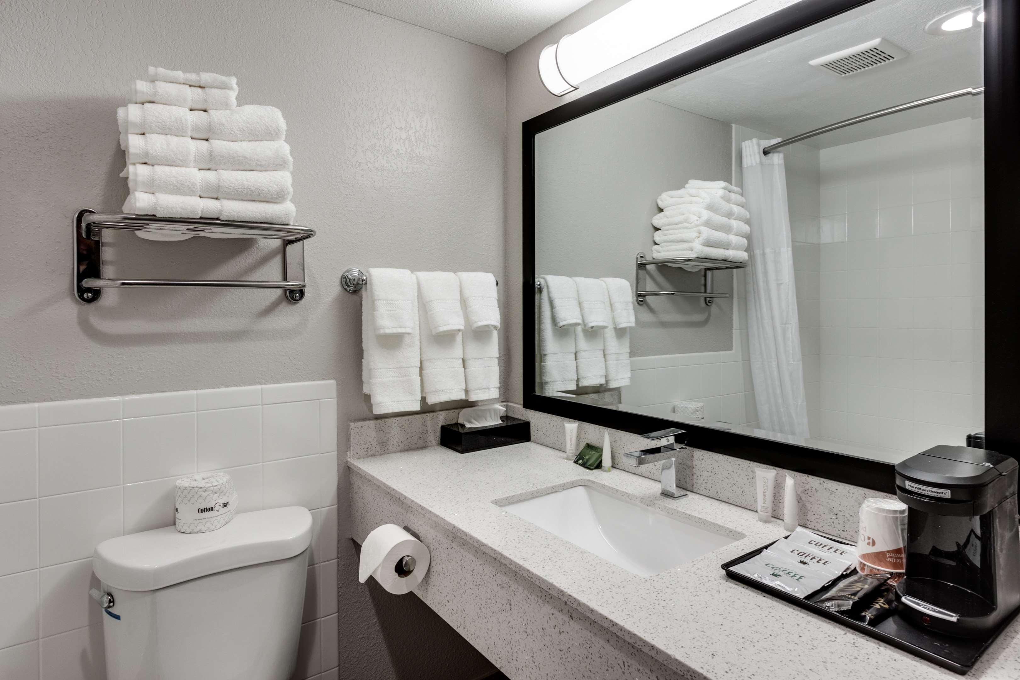 Days Inn & Suites By Wyndham Spokane Exteriör bild