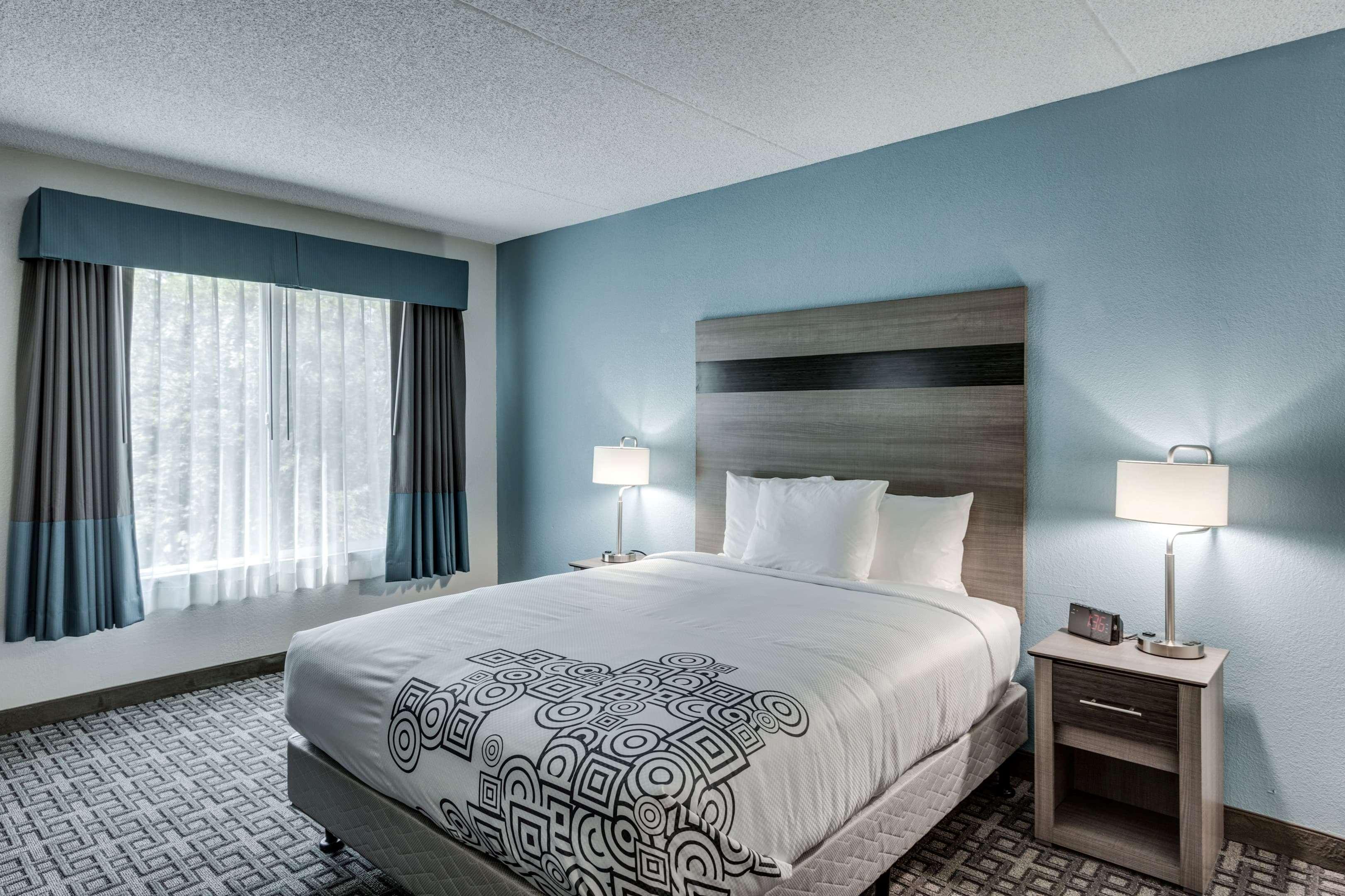 Days Inn & Suites By Wyndham Spokane Exteriör bild