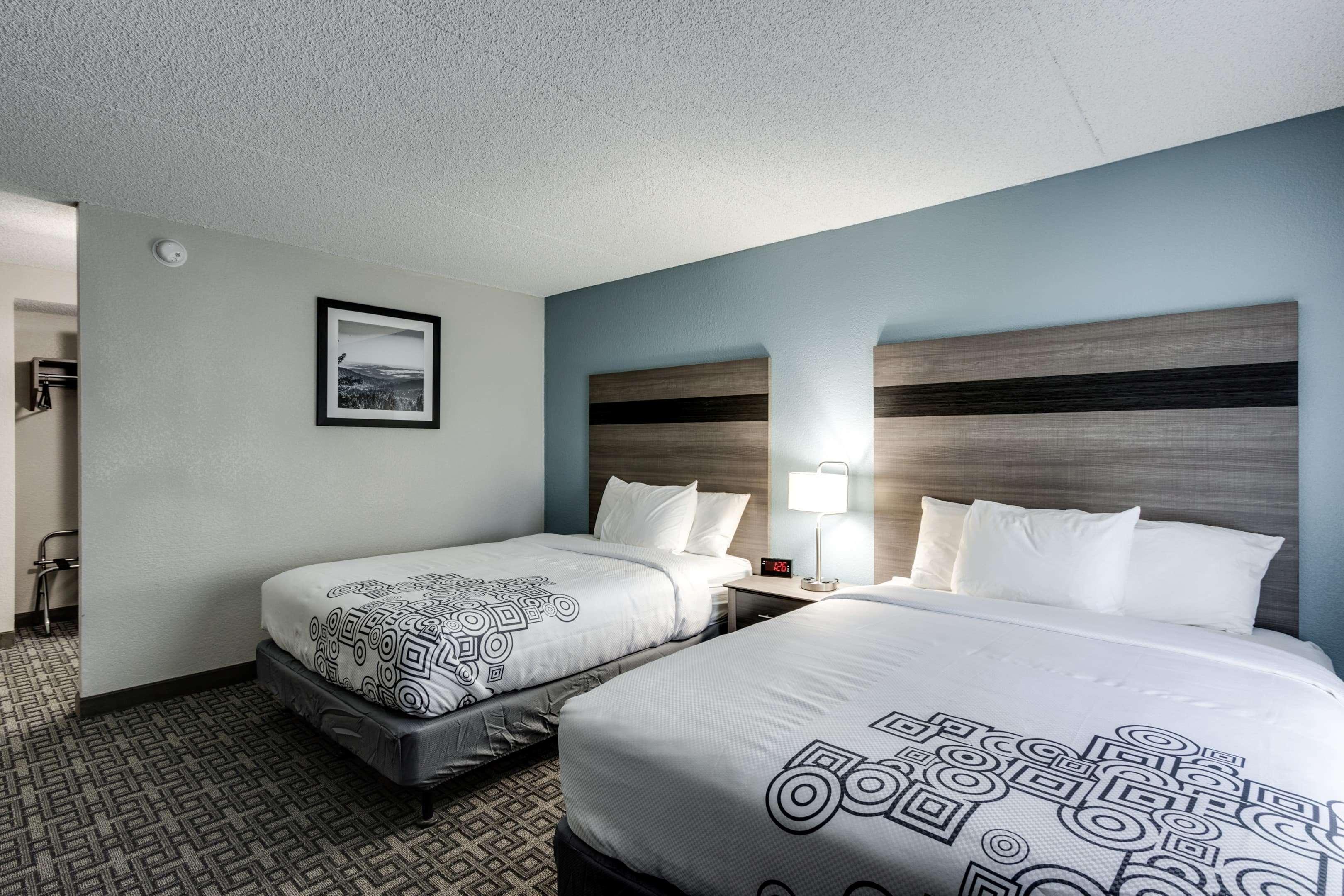 Days Inn & Suites By Wyndham Spokane Exteriör bild