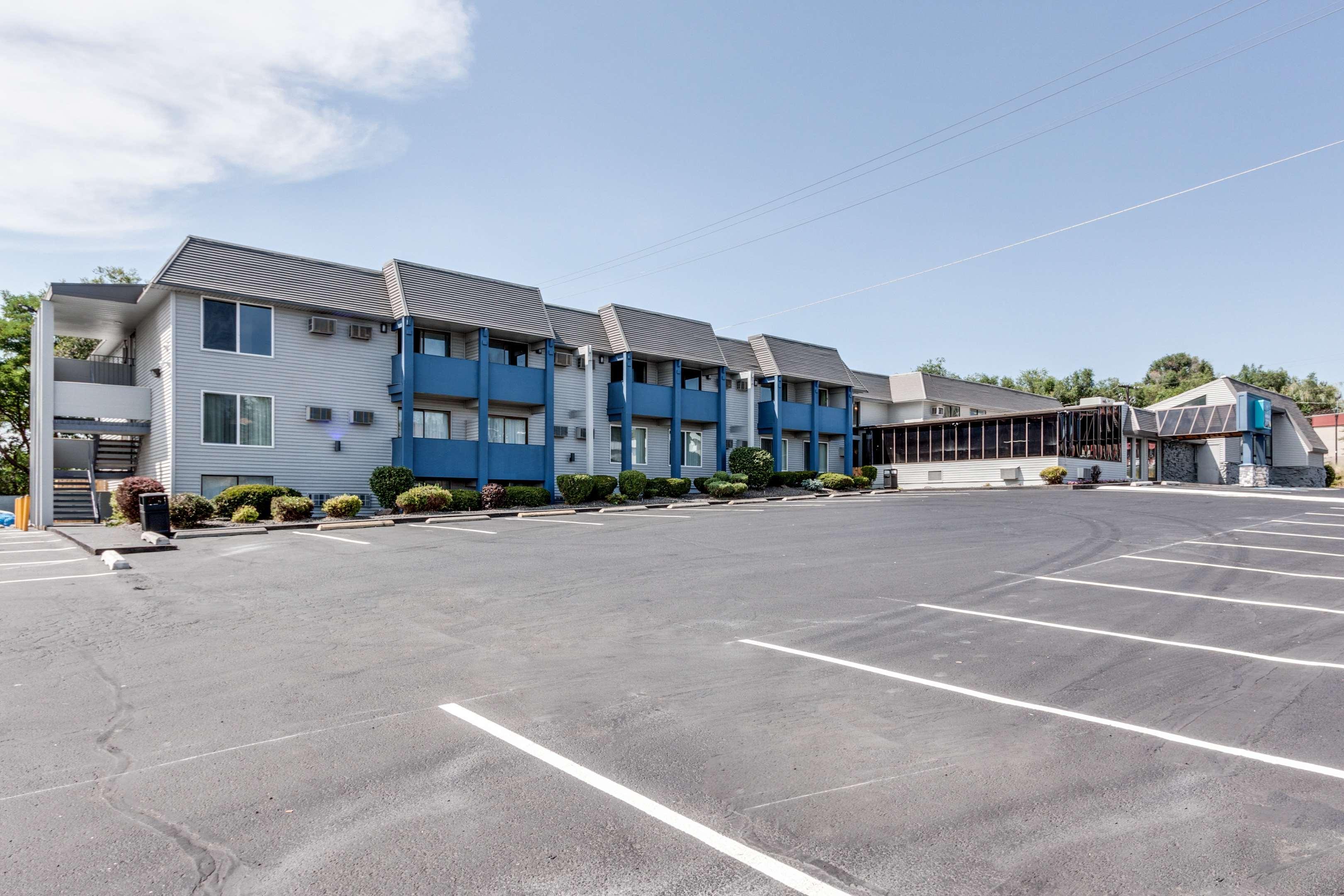 Days Inn & Suites By Wyndham Spokane Exteriör bild