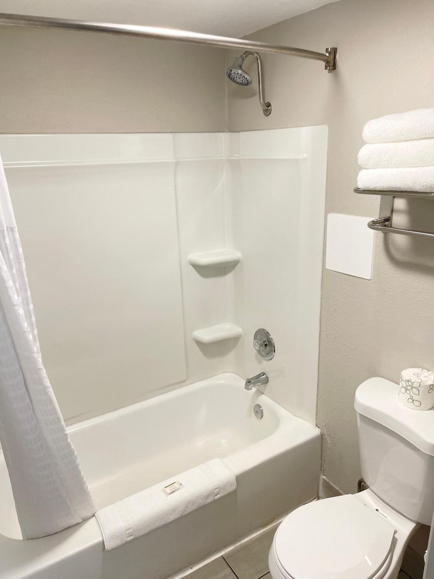 Days Inn & Suites By Wyndham Spokane Exteriör bild