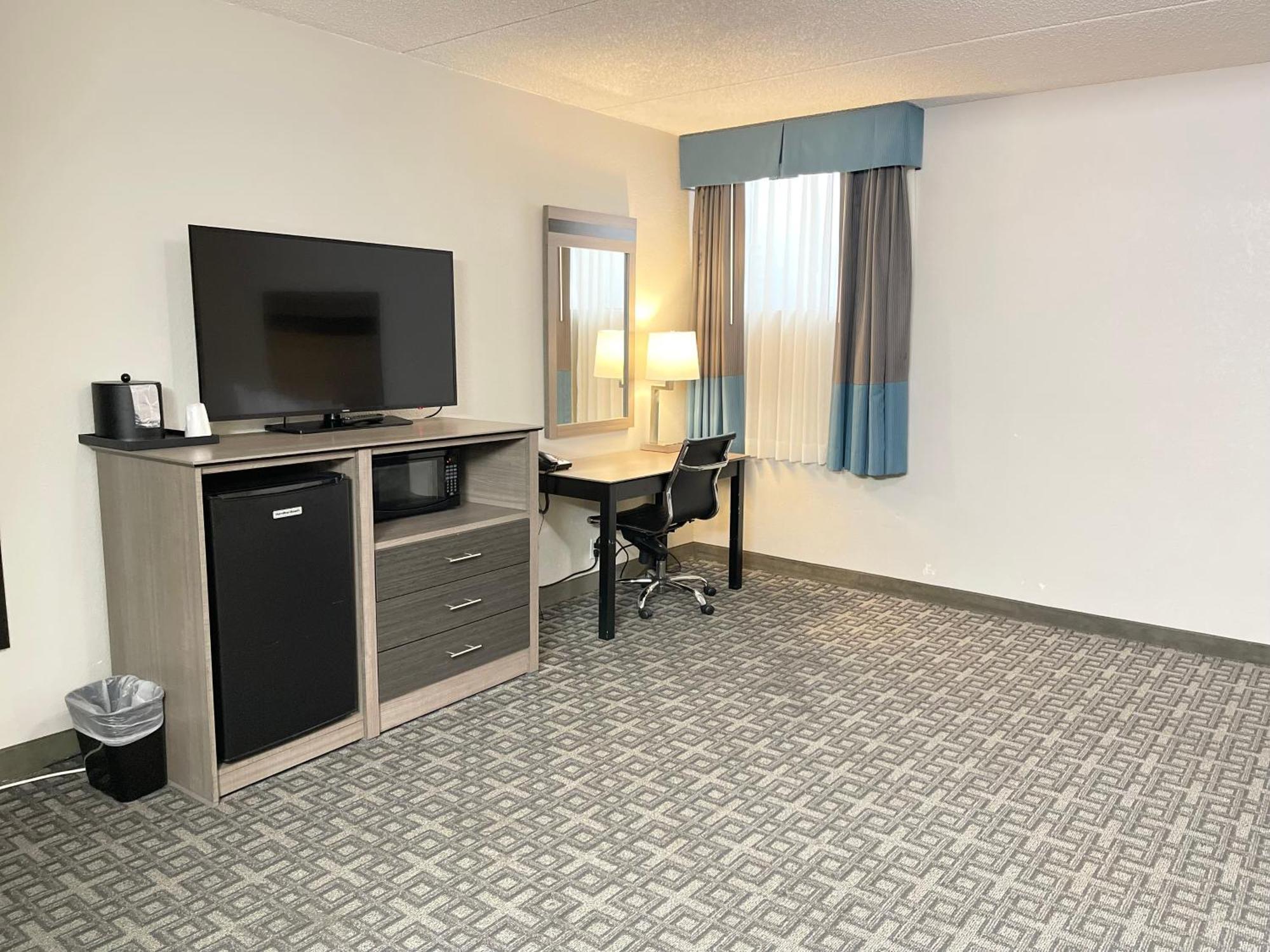 Days Inn & Suites By Wyndham Spokane Exteriör bild