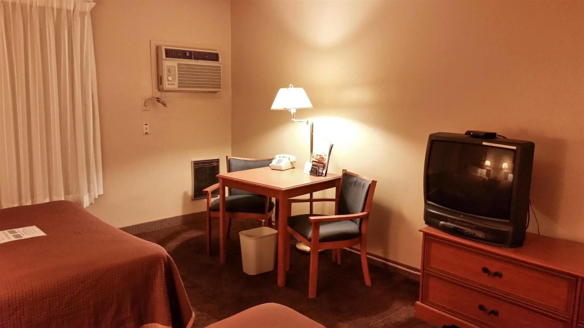Days Inn & Suites By Wyndham Spokane Exteriör bild