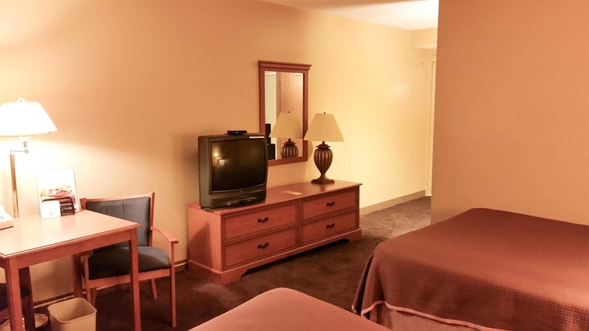 Days Inn & Suites By Wyndham Spokane Exteriör bild